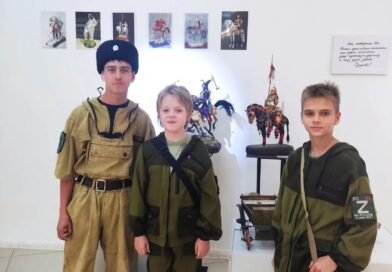 «Дорога шириною в жизнь»: казачья молодёжь Кемерова посетила выставку народного мастера Юрия Михайлова «Дорога шириною в жизнь»: казачья молодёжь Кемерова посетила выставку народного мастера Юрия Михайлова