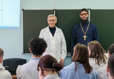 «Церковь и молодёжь»: кемеровский священник встретился со студентами-медиками «Церковь и молодёжь»: кемеровский священник встретился со студентами-медиками